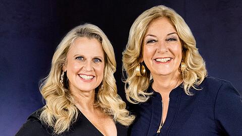 Barbara Schöneberger (l.) und Bettina Tietjen moderieren am 9. Januar die "NDR Talk Show". Barbara Schöneberger (l.) und Bettina Tietjen moderieren am 9. Januar die "NDR Talk Show".