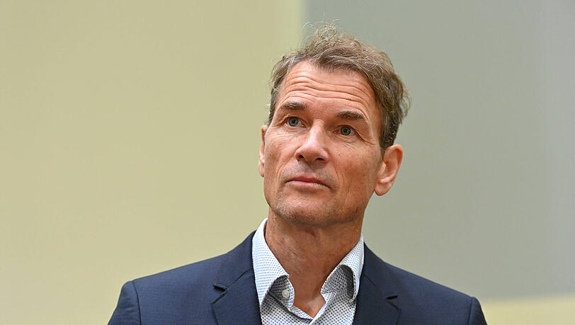 Ganz überraschend schaltet sich Jens Lehmann (56) am Mittwochnachmittag per Video in den Sitzungssaal des Landgerichts II. Ganz überraschend schaltet sich Jens Lehmann (56) am Mittwochnachmittag per Video in den Sitzungssaal des Landgerichts II.