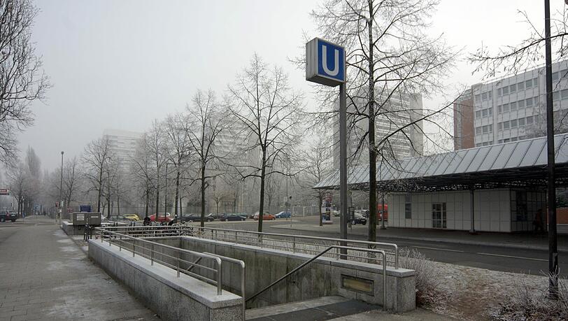 Wenn es kalt ist, ist es an der U-Bahn-Station Arabellapark oft rutschig, berichten Fahrgäste. Wenn es kalt ist, ist es an der U-Bahn-Station Arabellapark oft rutschig, berichten Fahrgäste.