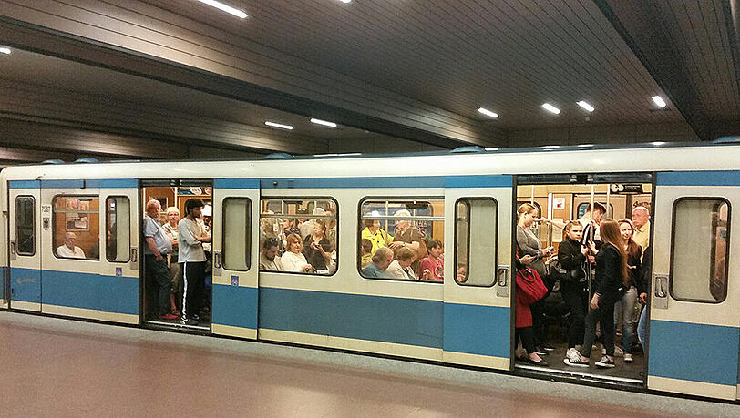 Bei U3 und U6 kam es im Berufsverkehr teilweise zu erheblichen Verzögerungen und Zugausfällen. Bei U3 und U6 kam es im Berufsverkehr teilweise zu erheblichen Verzögerungen und Zugausfällen.