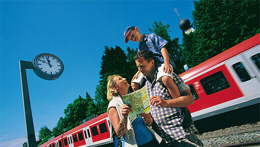 Klimaneutral mit der Bahn zum Wandern in die Berge. Klimaneutral mit der Bahn zum Wandern in die Berge.