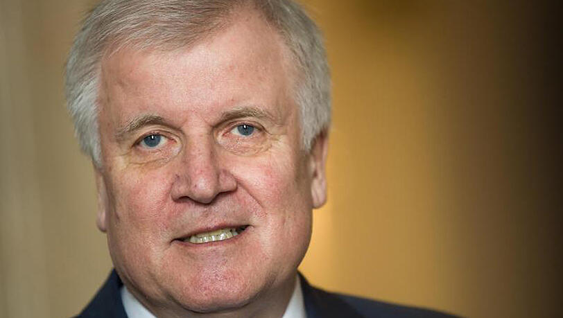 Bayerns Ministerpräsident Horst Seehofer: "Gerade in schwierigen Zeiten müssen wir miteinander reden". Bayerns Ministerpräsident Horst Seehofer: "Gerade in schwierigen Zeiten müssen wir miteinander reden".