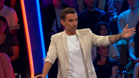 Florian Silbereisen ersetzt Esther Sedlaczek in der "Maus-Show". Florian Silbereisen ersetzt Esther Sedlaczek in der "Maus-Show".