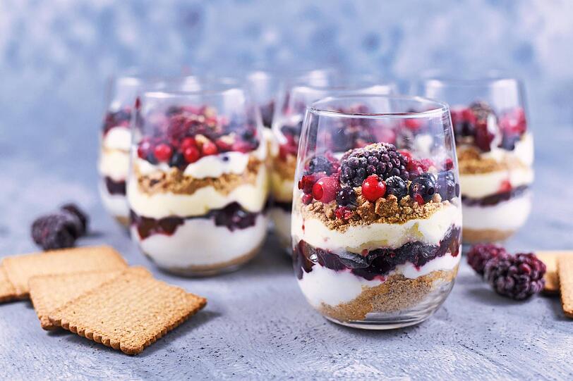 Mit Plätzchenresten, Creme und frischen Früchten lässt sich ein leckeres Schichtdessert oder auch Tiramisu zaubern. Mit Plätzchenresten, Creme und frischen Früchten lässt sich ein leckeres Schichtdessert oder auch Tiramisu zaubern.