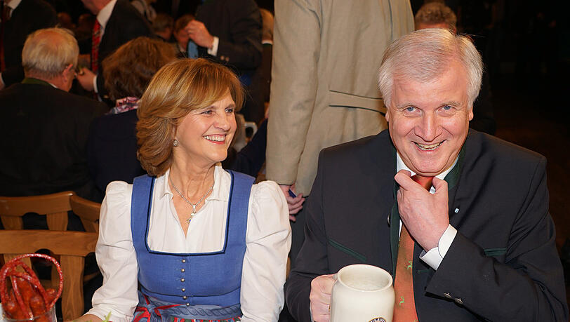 Horst Seehofer mit Ehefrau Karin. Horst Seehofer mit Ehefrau Karin.