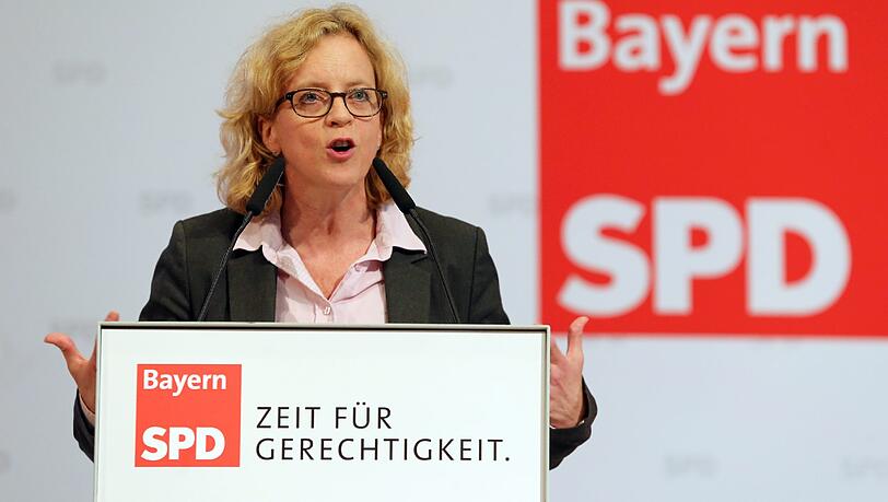 Natascha Kohnen spricht vor ihrer Wahl zur neuen Landesvorsitzenden der Bayern SPD zu den Delegierten. Natascha Kohnen spricht vor ihrer Wahl zur neuen Landesvorsitzenden der Bayern SPD zu den Delegierten.