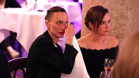 Kinder mit angeborenen Herzfehlern: ein Thema, das der Gastgeberin und selbst betroffenen Mutter Viky Rader (l.) ans Herz geht - hier mit Judith Dommermuth (Juvia). Kinder mit angeborenen Herzfehlern: ein Thema, das der Gastgeberin und selbst betroffenen Mutter Viky Rader (l.) ans Herz geht - hier mit Judith Dommermuth (Juvia).