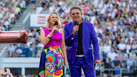 "Starnacht am Wörthersee": Barbara Schöneberger und Hans Sigl moderieren. "Starnacht am Wörthersee": Barbara Schöneberger und Hans Sigl moderieren.