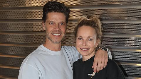 Schauspieler Stephen Dürr, hier mit Ehefrau Katharina, ist im Dschungelcamp 2026 dabei. Schauspieler Stephen Dürr, hier mit Ehefrau Katharina, ist im Dschungelcamp 2026 dabei.