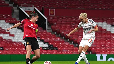 Traf für die Bayern in Manchester: Pernille Harder (r). Traf für die Bayern in Manchester: Pernille Harder (r).