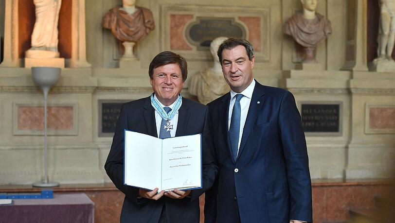 Professor Dr. Ulrich Walter erhält 2019 den Bayerischen Verdienstorden. Professor Dr. Ulrich Walter erhält 2019 den Bayerischen Verdienstorden.