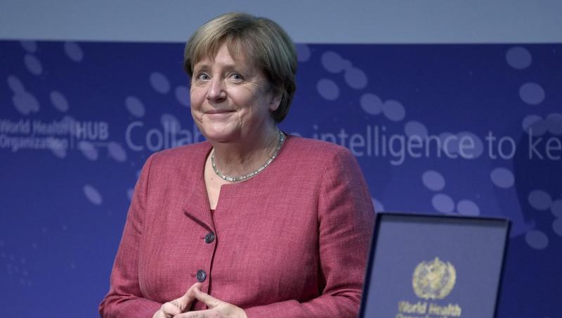 Kanzlerin Angela Merkel erhält während der Einweihungsfeier die Auszeichnung "WHO Global Leadership Award". Kanzlerin Angela Merkel erhält während der Einweihungsfeier die Auszeichnung "WHO Global Leadership Award".
