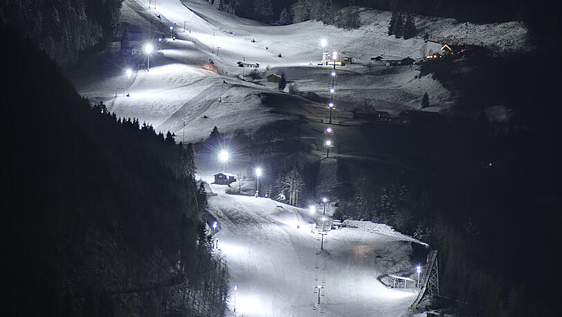 Nur 45 Minuten von München entfernt befindet sich Deutschlands längste Flutlicht-Piste: Oberaudorf – Hocheck Nur 45 Minuten von München entfernt befindet sich Deutschlands längste Flutlicht-Piste: Oberaudorf – Hocheck
