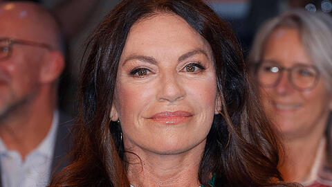 Für Christine Neubauer gab es bei "Let's Dance" eine private Überraschung: Ihr Partner José Campos tauchte beim Tanztraining auf. Für Christine Neubauer gab es bei "Let's Dance" eine private Überraschung: Ihr Partner José Campos tauchte beim Tanztraining auf.