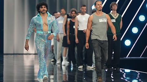 Norvi (l.) und Danny auf dem Laufsteg des Männer-Castings in Köln. Norvi (l.) und Danny auf dem Laufsteg des Männer-Castings in Köln.