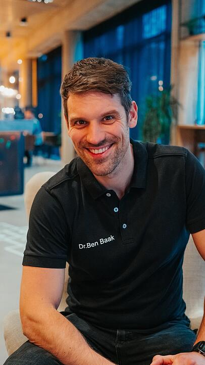 Dr. Ben Baak. Dr. Ben Baak.