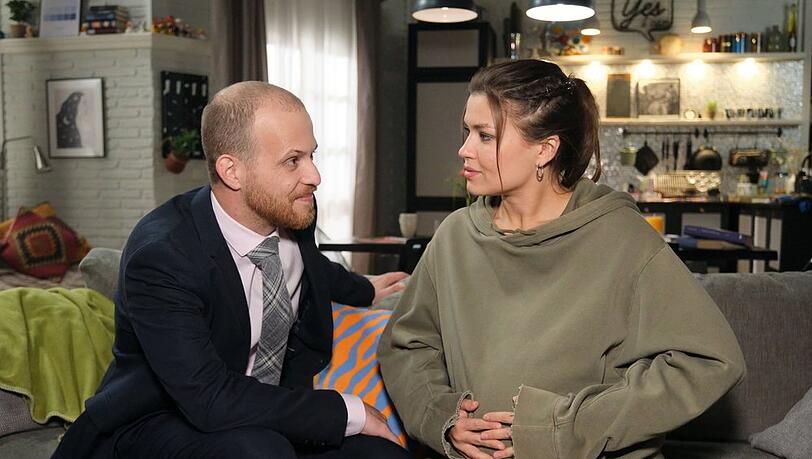 "Unter uns": Tobias und Vivien reden sich ein, dass die Lüge gegenüber David das Richtige war. "Unter uns": Tobias und Vivien reden sich ein, dass die Lüge gegenüber David das Richtige war.