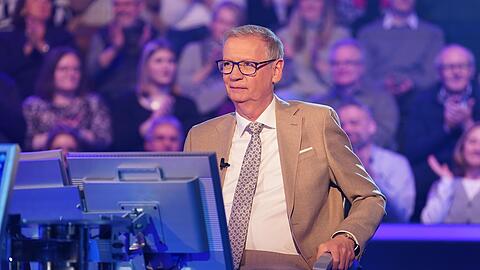 In der aktuellen "Wer wird Millionär?"-Ausgabe fordert Günther Jauch Politikwissen. In der aktuellen "Wer wird Millionär?"-Ausgabe fordert Günther Jauch Politikwissen.