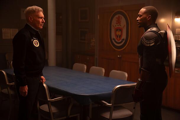 Captain America (Anthony Mackie, re.) zwischen Präsidenten Thaddeus Ross (Harrison Ford, re.) Captain America (Anthony Mackie, re.) zwischen Präsidenten Thaddeus Ross (Harrison Ford, re.)