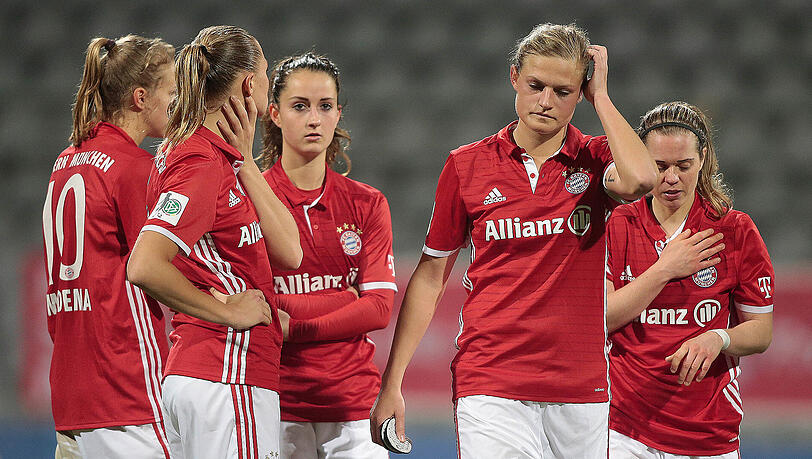 Frust pur bei den Bayern-Spielerinnen nach der 0:2-Niederlage gegen den VfL Wolfsburg. Frust pur bei den Bayern-Spielerinnen nach der 0:2-Niederlage gegen den VfL Wolfsburg.