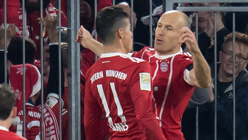 Gute Laune bei den Bayern! Vorbereiter Robben und Vollstrecker James feiern das 1:0. Gute Laune bei den Bayern! Vorbereiter Robben und Vollstrecker James feiern das 1:0.