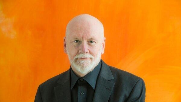 Der 1961 in Brisbane geborene Komponist Brett Dean war von 1985 bis 1999 Bratschist der Berliner Philharmoniker. Er begann vor etwa 35 Jahren mit dem Komponieren. Heute arbeitet er freischaffend. Der 1961 in Brisbane geborene Komponist Brett Dean war von 1985 bis 1999 Bratschist der Berliner Philharmoniker. Er begann vor etwa 35 Jahren mit dem Komponieren. Heute arbeitet er freischaffend.