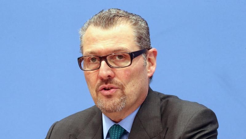Arbeitgeberpräsident Rainer Dulger fordert, die Betriebsärzte rasch in die Corona-Impfungen einzubeziehen. Arbeitgeberpräsident Rainer Dulger fordert, die Betriebsärzte rasch in die Corona-Impfungen einzubeziehen.