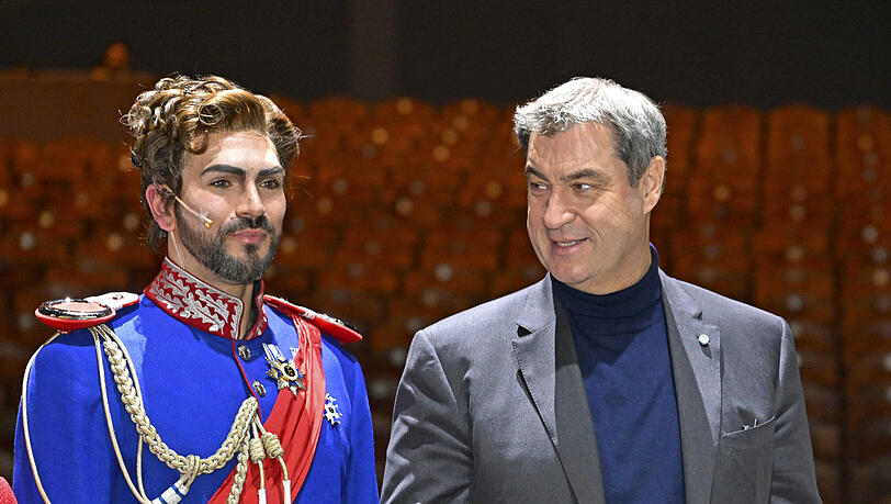 Markus Söder mit dem Kini im Festspielhaus Neuschwanstein. Markus Söder mit dem Kini im Festspielhaus Neuschwanstein.