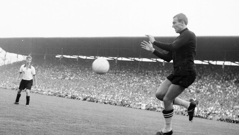 Eine Name für die Millionenfrage: Der Ungar Árpád Fazekas war der zweite ausländische Keeper im Bayerndress (1957 bis 1962). Eine Name für die Millionenfrage: Der Ungar Árpád Fazekas war der zweite ausländische Keeper im Bayerndress (1957 bis 1962).