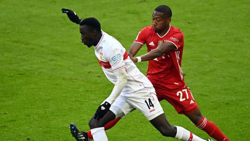 Stuttgarts Stürmer Silas Wamangituka und Münchens Abwehrspieler David Alaba. Stuttgarts Stürmer Silas Wamangituka und Münchens Abwehrspieler David Alaba.