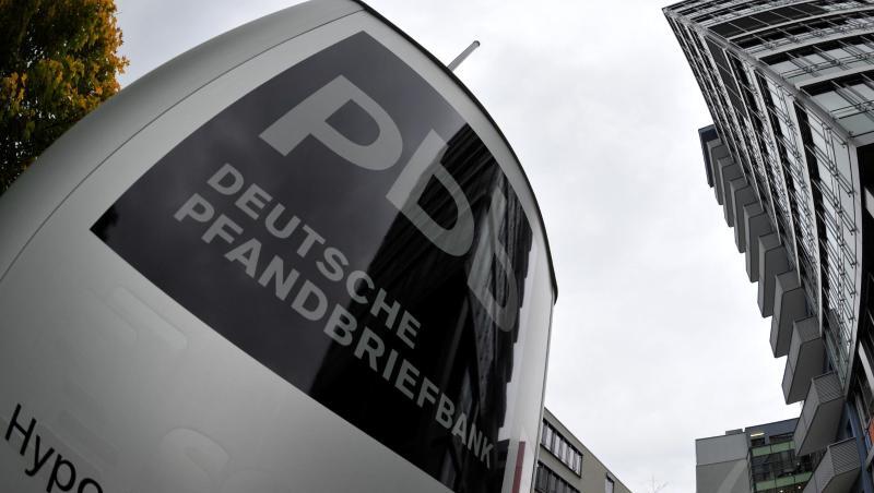 Schild vor der Deutschen Pfandbriefbank. Foto: Frank Leonhardt/dpa/Archivbild Schild vor der Deutschen Pfandbriefbank. Foto: Frank Leonhardt/dpa/Archivbild