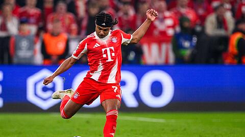 Serge Gnabry gegen Real Madrid in Aktion - nun fällt der Nationalspieler lange aus. (Archivbild) Serge Gnabry gegen Real Madrid in Aktion - nun fällt der Nationalspieler lange aus. (Archivbild)