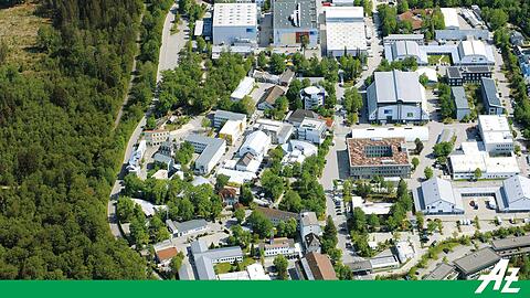 Dank einer vollständig klimaneutralen Energieversorgung am 30 Hektar großen Medienstandort Geiselgasteig im Süden Münchens bietet die Bavaria Film ideale Voraussetzungen für grünes Produzieren. Dank einer vollständig klimaneutralen Energieversorgung am 30 Hektar großen Medienstandort Geiselgasteig im Süden Münchens bietet die Bavaria Film ideale Voraussetzungen für grünes Produzieren.