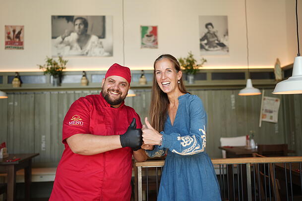 Pizzabäcker Ciro Borrelli und Kathrin Wickenhäuser-Egger haben gemeinsam am perfekten Pizzateig getüftelt. Pizzabäcker Ciro Borrelli und Kathrin Wickenhäuser-Egger haben gemeinsam am perfekten Pizzateig getüftelt.