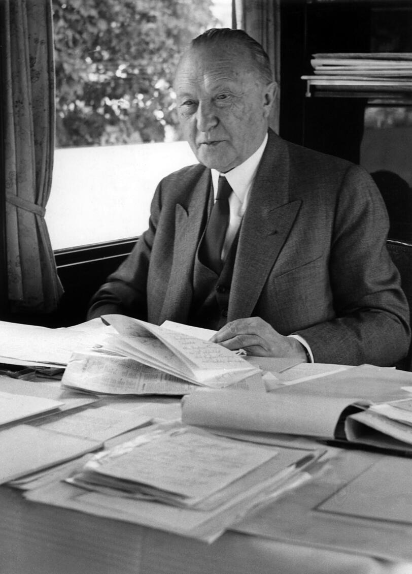 Der damalige Bundeskanzler Konrad Adenauer, aufgenommen am 23.08.1957. Der damalige Bundeskanzler Konrad Adenauer, aufgenommen am 23.08.1957.