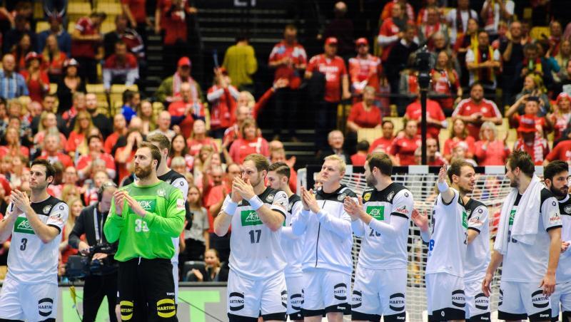 Die Spieler der deutschen Handball-Nationalmannschaft waren nach der Niederlage enttäuscht. Die Spieler der deutschen Handball-Nationalmannschaft waren nach der Niederlage enttäuscht.