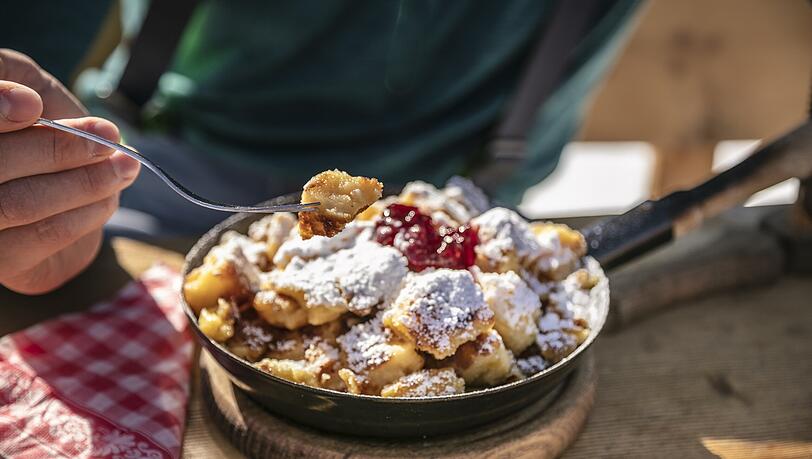 Kaiserschmarrn – eine
österreichische Spezialität. Kaiserschmarrn – eine
österreichische Spezialität.