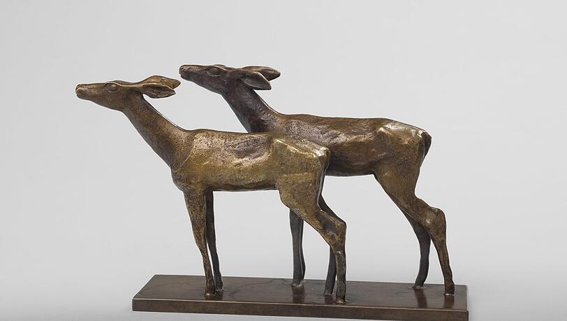 Bambi lässt grüßen: Renée Sintenis'"Zwei stehende Rehe von 1921 aus der Sammlung Karl H. Knauf, Berlin. Bambi lässt grüßen: Renée Sintenis'"Zwei stehende Rehe von 1921 aus der Sammlung Karl H. Knauf, Berlin.
