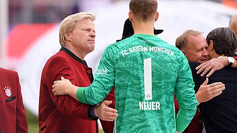 Weltklasse-Torhüter unter sich: Oliver Kahn und Manuel Neuer. Weltklasse-Torhüter unter sich: Oliver Kahn und Manuel Neuer.