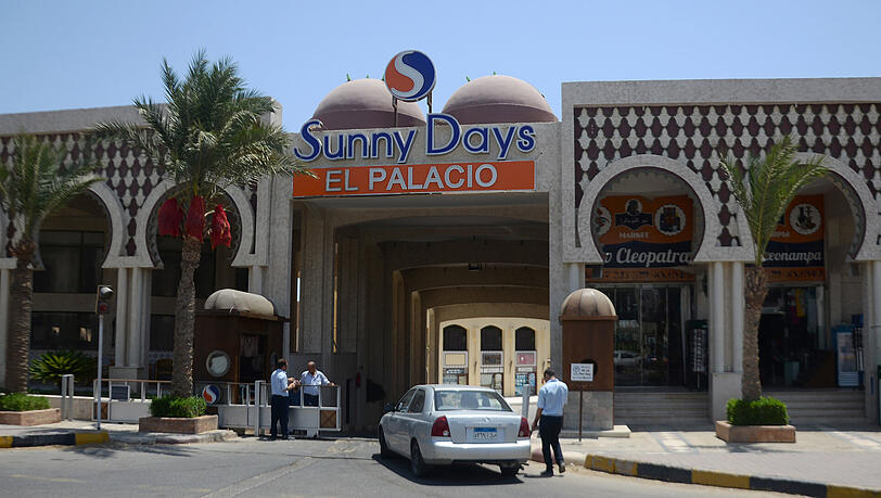 Das Sunny Days "El Palacio" Hotel in Hurghada, an dessen Strand ein Attentäter am Freitag mehrere Urlauber mit dem Messer attackierte. Das Sunny Days "El Palacio" Hotel in Hurghada, an dessen Strand ein Attentäter am Freitag mehrere Urlauber mit dem Messer attackierte.