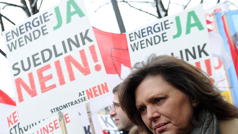 „Energiewende Ja, Suedlink Nein“ – ganz dieser Meinung ist auch Bayerns Wirtschaftsministerin Ilse Aigner. „Energiewende Ja, Suedlink Nein“ – ganz dieser Meinung ist auch Bayerns Wirtschaftsministerin Ilse Aigner.