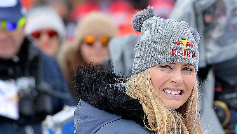 Weil sich in der Abfahrt nach einem kleinen Fahrfehler die Bindung löste, kam Lindsey Vonn zu Fall und schied aus. Ihre in einem Online-Video festgehaltene Reaktion darauf: Mit einem großen Hammer drosch sie in einem Serviceraum auf Ski und Bindung ein. Weil sich in der Abfahrt nach einem kleinen Fahrfehler die Bindung löste, kam Lindsey Vonn zu Fall und schied aus. Ihre in einem Online-Video festgehaltene Reaktion darauf: Mit einem großen Hammer drosch sie in einem Serviceraum auf Ski und Bindung ein.