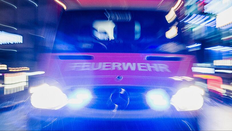 Die Feuerwehr musste am Mittwoch ein in Brand geratenes Auto löschen. Die Feuerwehr musste am Mittwoch ein in Brand geratenes Auto löschen.