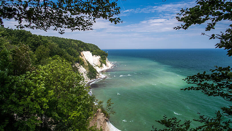 Ein Hauch von Ärmelkanal: Die Kreidefelsformation Königsstuhl auf Rügen. Ein Hauch von Ärmelkanal: Die Kreidefelsformation Königsstuhl auf Rügen.