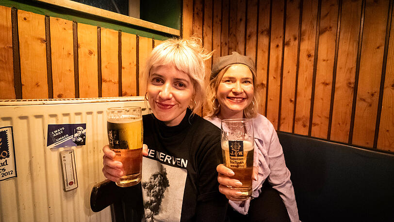 Im AZ-Podcast "Kindl der Nacht" sprechen Lisa (l.) und Franzi über ihre Erfahrungen als "Boaznengel" in den Stüberln Münchens. Im AZ-Podcast "Kindl der Nacht" sprechen Lisa (l.) und Franzi über ihre Erfahrungen als "Boaznengel" in den Stüberln Münchens.
