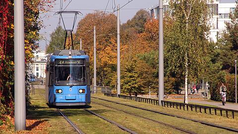 Die bestehende Tram 23 wird von Schwabing Nord kommend verlängert und fährt voraussichtlich ab Ende 2029 durch das neue Quartier Neufreimann Richtung Am Hart. Die bestehende Tram 23 wird von Schwabing Nord kommend verlängert und fährt voraussichtlich ab Ende 2029 durch das neue Quartier Neufreimann Richtung Am Hart.