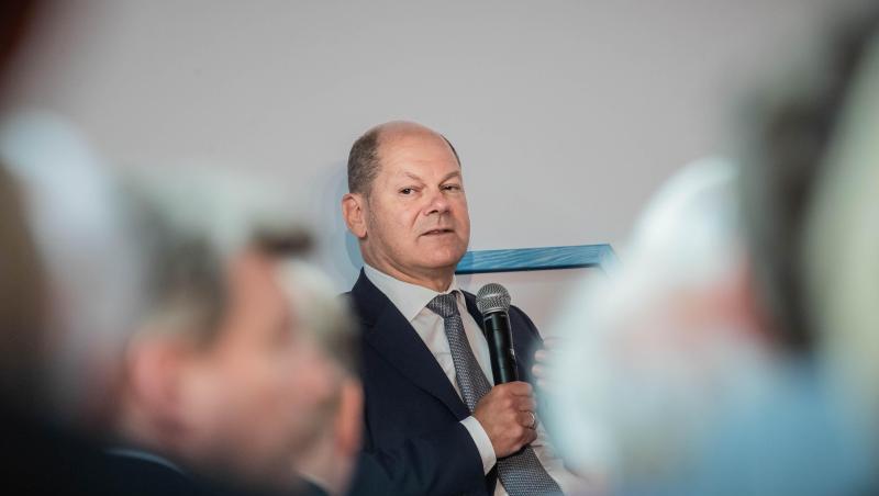 Finanzminister Olaf Scholz spricht bei einer Diskussion zur Grundsteuer mit Haus- und Grundstückseigentümern. Finanzminister Olaf Scholz spricht bei einer Diskussion zur Grundsteuer mit Haus- und Grundstückseigentümern.