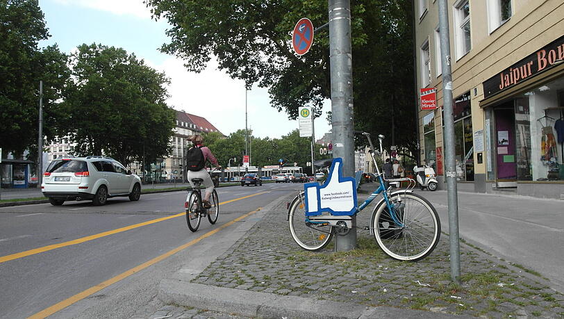 „Daumen hoch“ für Radfahrer. Mehr Tipps zur umweltfreundlichen Mobilität gibt’s beim Workshop in Bogenhausen. Foto: Green City „Daumen hoch“ für Radfahrer. Mehr Tipps zur umweltfreundlichen Mobilität gibt’s beim Workshop in Bogenhausen. Foto: Green City