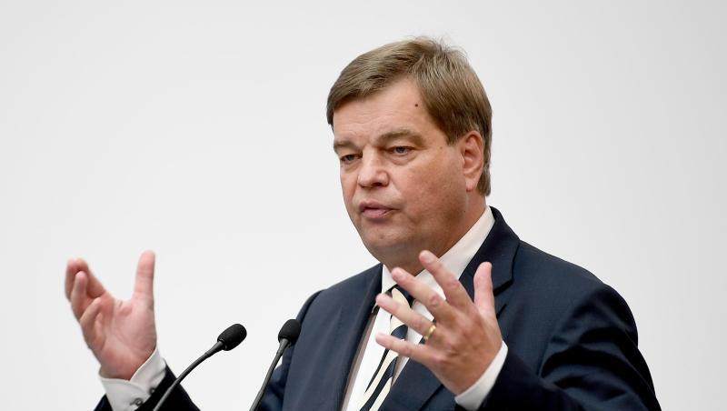 Enak Ferlemann (CDU) hat mit seinem Vorstoß viel Kritik geerntet. Enak Ferlemann (CDU) hat mit seinem Vorstoß viel Kritik geerntet.