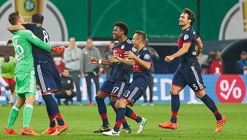 Werner scheitert mit dem letzten Leipziger Elfmeter an Ulreich - und dann kennt der Jubel der Bayern-Spieler keine Grenzen. Werner scheitert mit dem letzten Leipziger Elfmeter an Ulreich - und dann kennt der Jubel der Bayern-Spieler keine Grenzen.